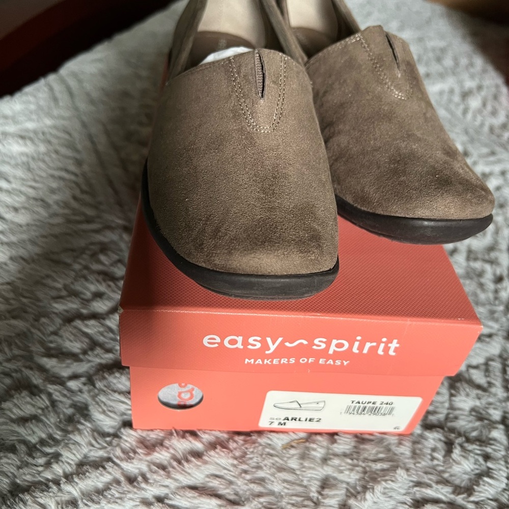Easy Spirit Taupe Arlie Flats Comfortable Everyday Wear